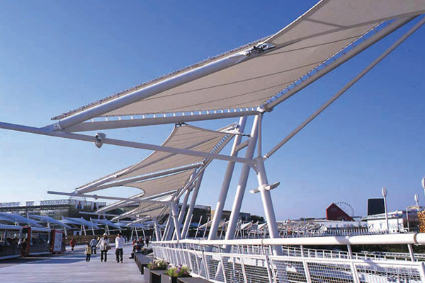 膜布批發廠家發貨前是否需要進行裁剪？